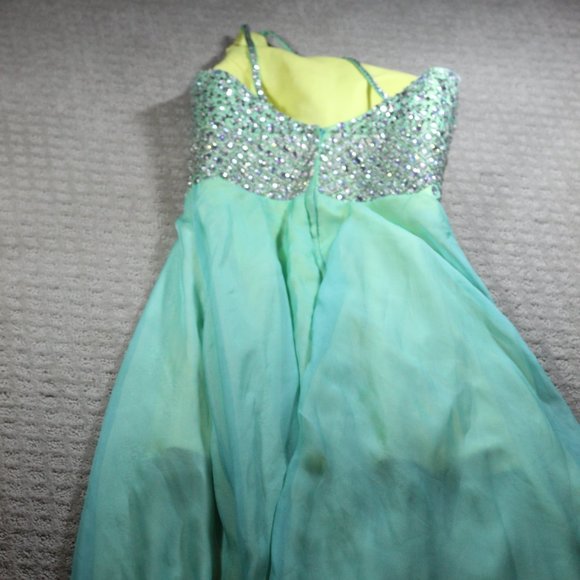 Gorgeous Full Length Formal Dress with Beaded Bodice and Layered Sheer Skirt - Picture 4 of 5